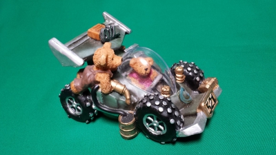 Spaarpot beren met race auto (klein)